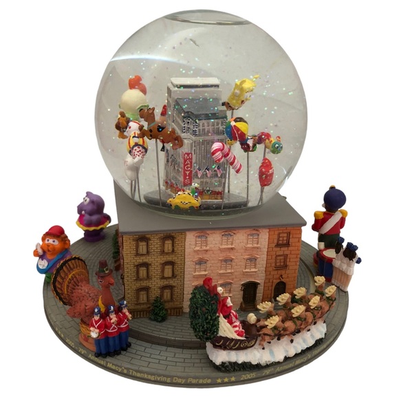 2005 Macy's Thanksgiving Day Parade Musical Snow Globe Santa Is Coming To Town - Picture 12 of 17
